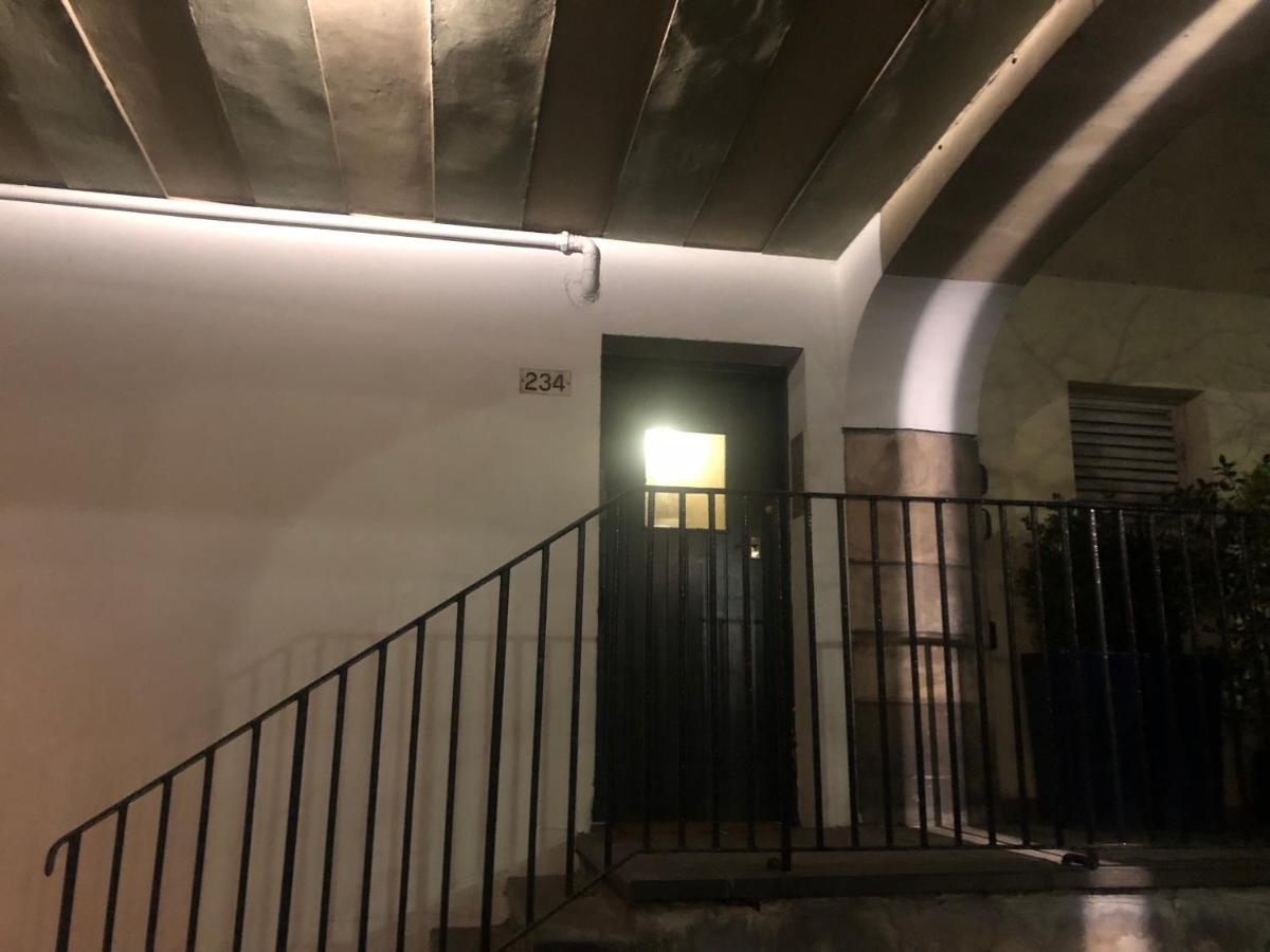 Royal Mile Famous Canongate Flat Edinburgh Exterior photo