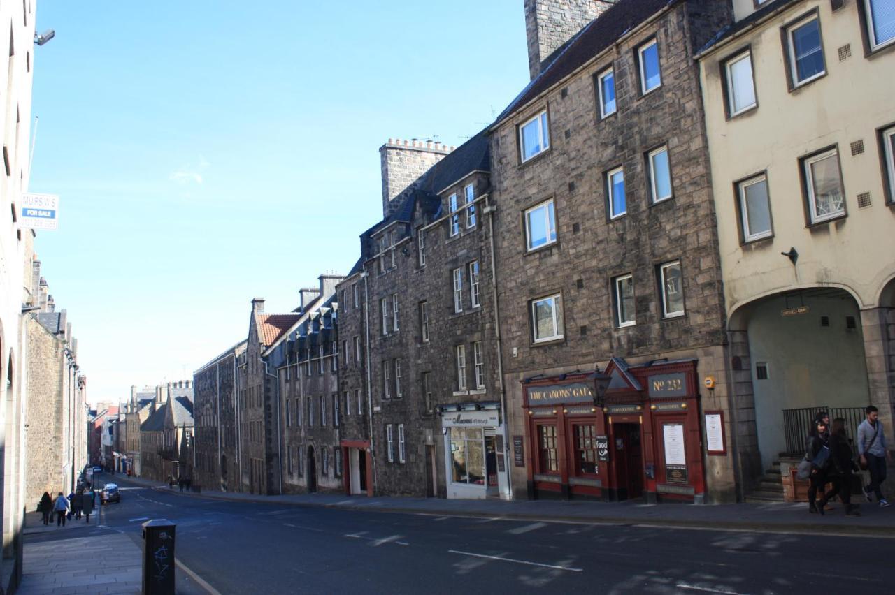 Royal Mile Famous Canongate Flat Edinburgh Exterior photo